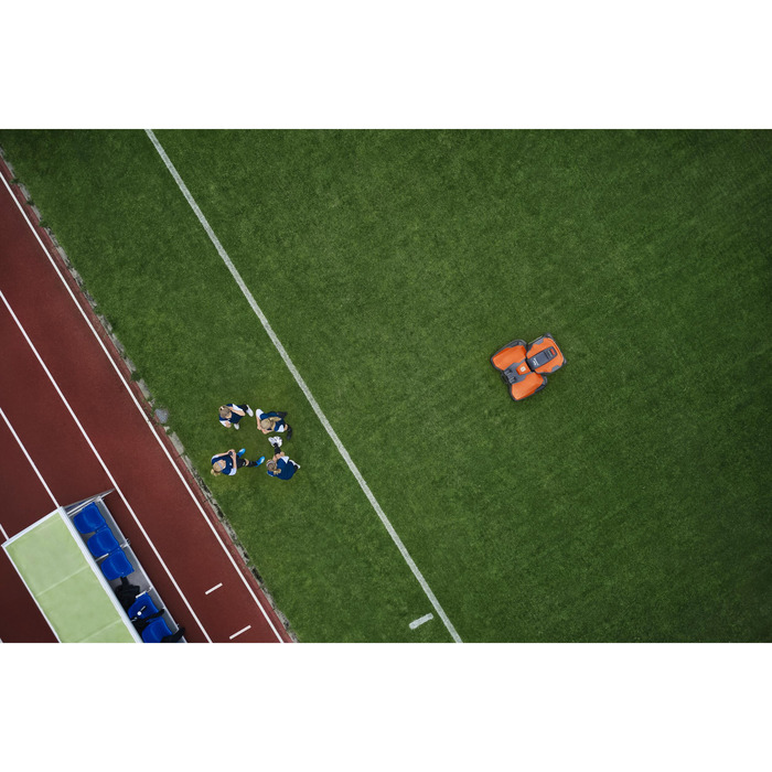 HUSQVARNA-Grossflaechen-Maehroboter-CEORA™-546-EPOS-11