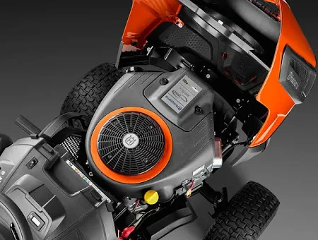 HUSQVARNA TS 142L Rasentraktor 3