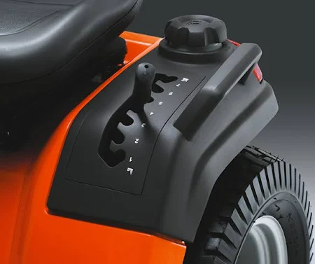 HUSQVARNA TS 142L Rasentraktor 4