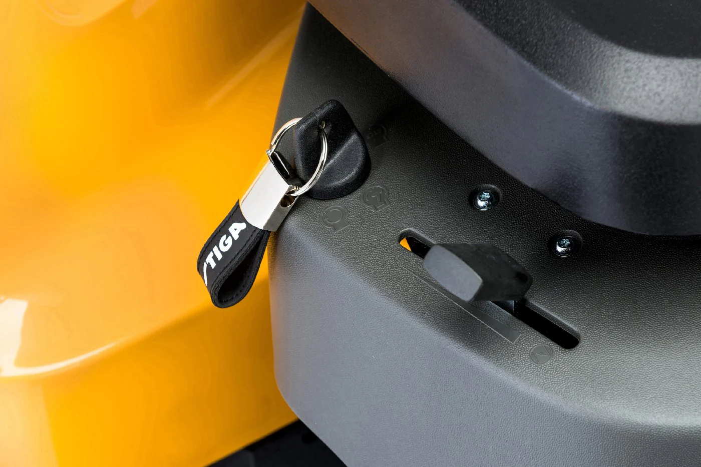 STIGA PARK 300 M Frontmäher – Essential inkl. Mähwerk Combi 85 Q12